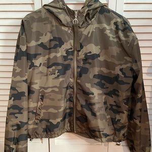 Camouflage windbreaker